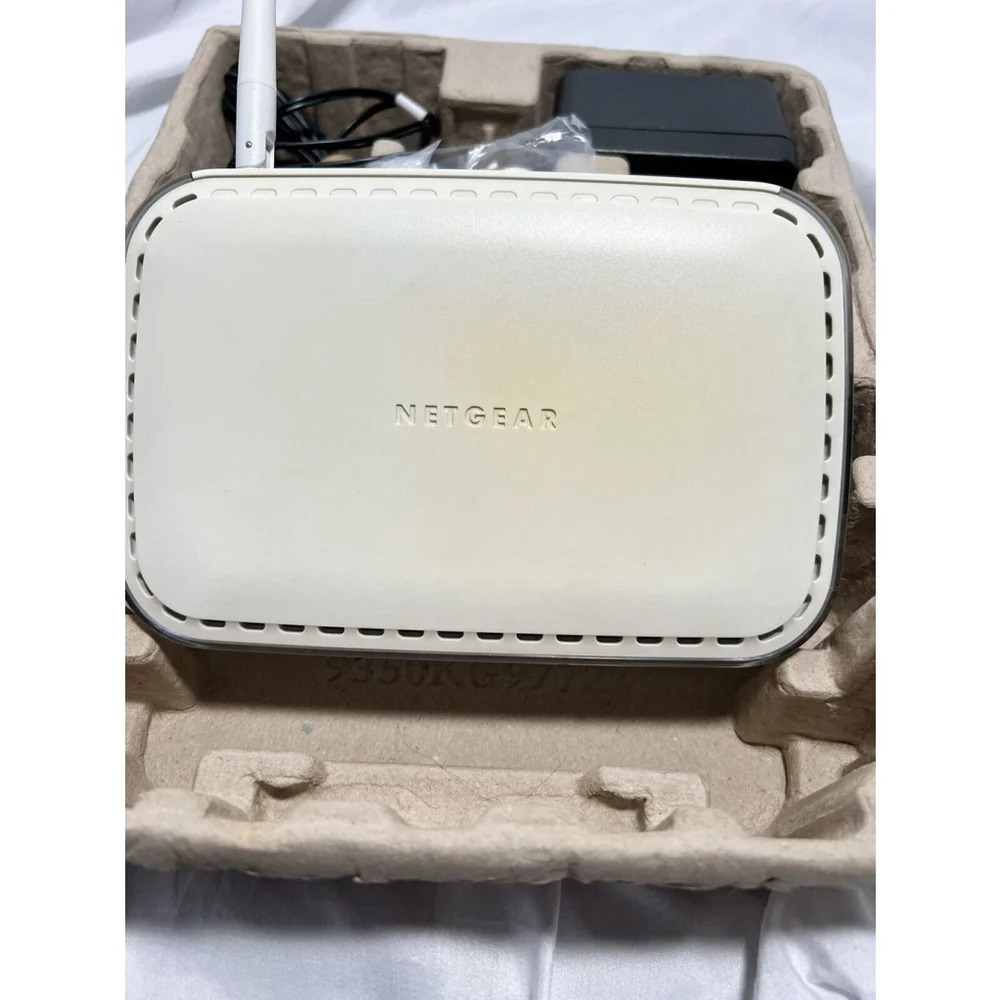 Netgear WGR614 V5 54 Mbps 4-Port Wireless Router Works With Everything Included - Picture 12 of 16